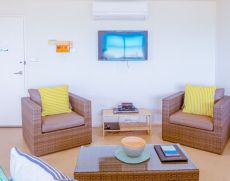 Mackerel-Islands-accommodation-beachfront-cabin-lounge-3-slider.jpg